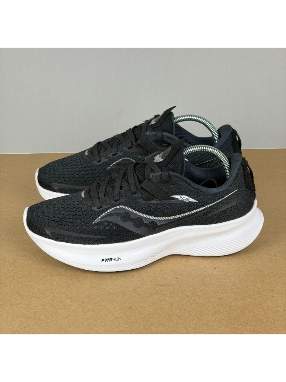 Saucony Ride Fifteen Athletic Running Shoes Womens 6.5 Black White Low Top